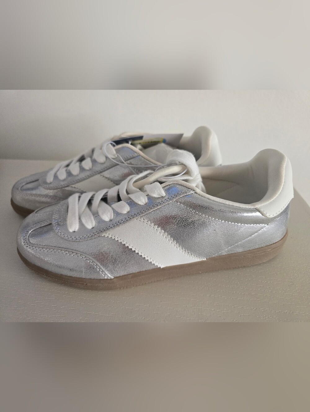 Universal Thread Women's Spencer Fashion Sneakers